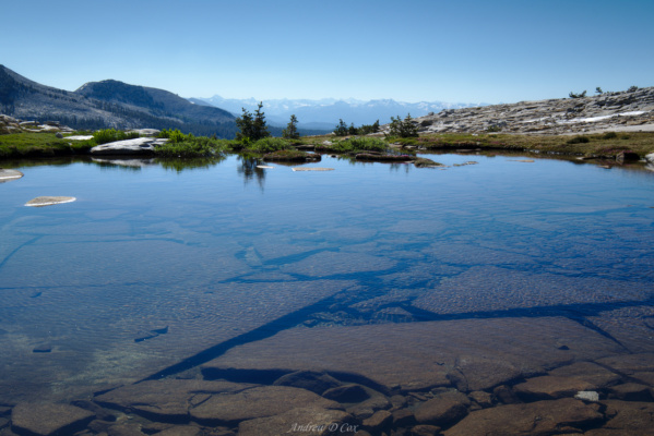 Because the water is so clear, the massive granite slabs are visible beneath the surface isberg lakes water