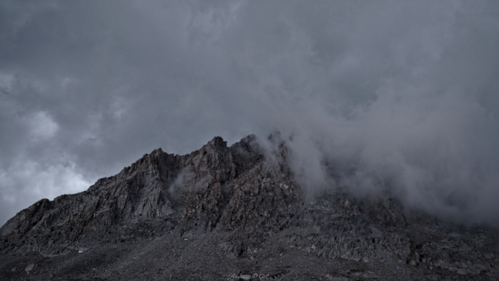 I got a brief glimpse of these mountains when I arrived at the lake, and now get another as the sun sets john muir trail storm clouds