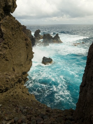 Not too far down the trail we reach some cliffs; I love the colors in the the pounding waves below wai'anapanapa state park sea cliffs