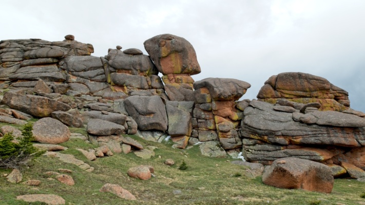 This set of rocks reminds me of a locomotive lost creek wilderness