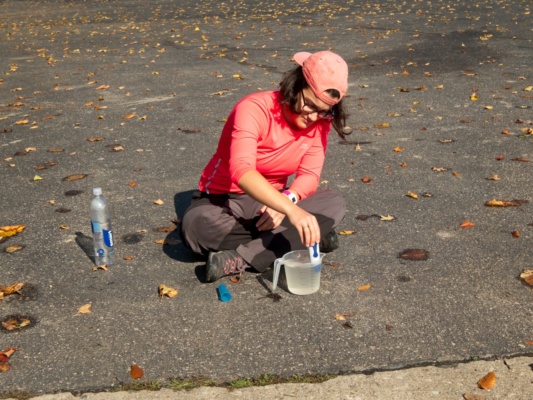 Kenza zaps the river water with ultraviolet radiation camping