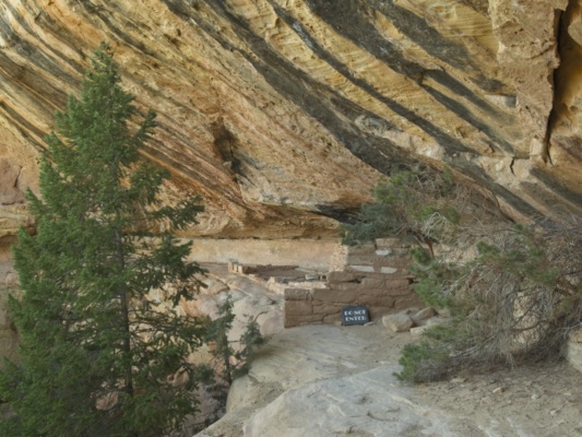 One of several Pueblo dwelling ruins along the petroglyph trail