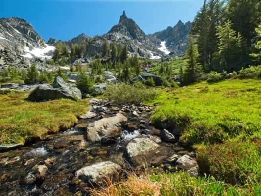 After descending from Nancy Pass, I trudge through the rugged wilderness beneath the Minarets sierra high route cross country