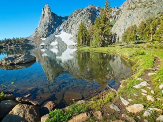 A beautiful little cove on Minaret Lake sierra high route minaret lake