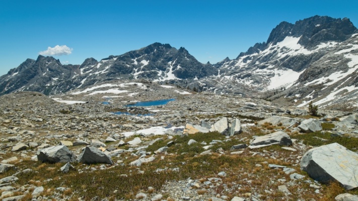 While I'm not sure that I followed Roper's route exactly here, I thoroughly enjoyed wandering through this gorgeous landscape sierra high route tarns
