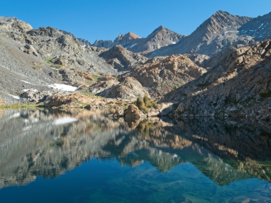 It's a beautiful morning and I'm stoked to be exploring the wilderness around the Twin Island Lakes sierra high route twin island lake