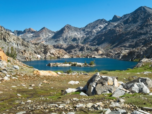 The upper lake, picturesque but bug-ridden! sierra high route twin island lake