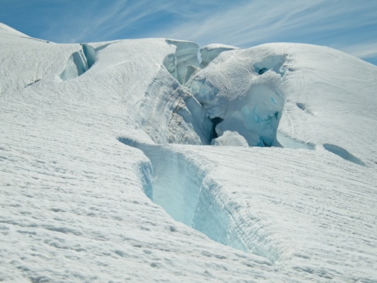 It's hard to imagine this entire slope flowing down the mountain, but that's what it's doing, creating these cool cracks along the way! mount baker easton glacier