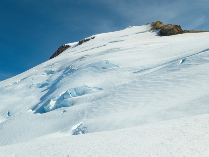 Looking back at the Roman Wall gives you a sense of the size of the mountain; there are a few rope teams up there for scale mount baker easton glacier