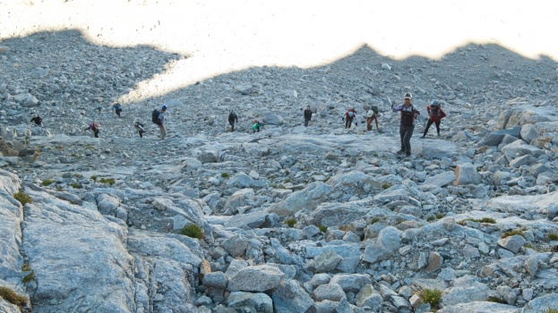 The entire group (all 12 besides myself) beginning the scramble mount williamson