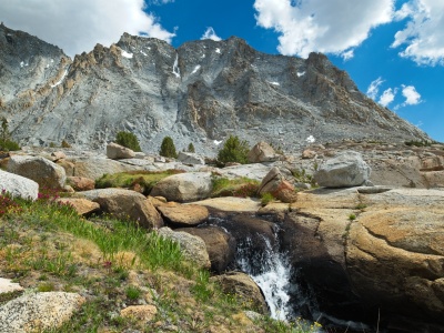 Below the lakes lies Darwin Bench, a beautiful area full of cascades, meadows, and small ponds darwin bench