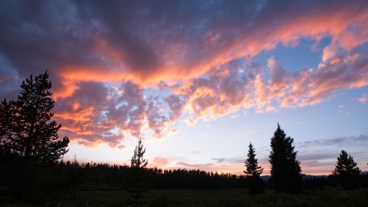 We're treated to an incredible sunset the night before we set out into the backcountry wind river range sunset