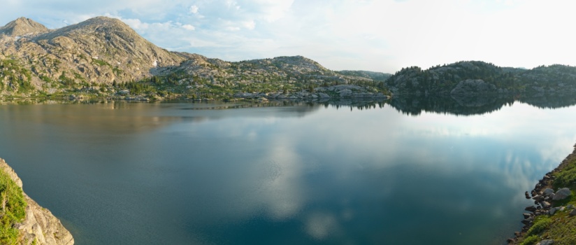 We find a lovely cliff-side spot to look out over Island Lake wind river range island lake
