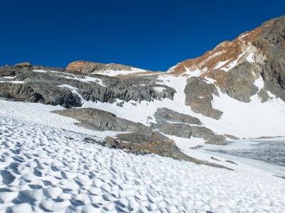 I'm on my way up these slopes - the plan is to stay on dry rock as much as possible red and white mountain