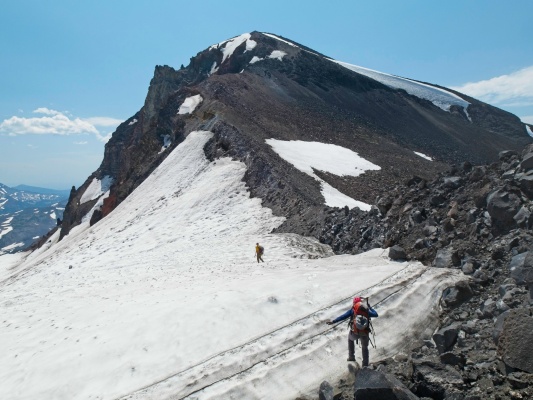 A short walk across the top of the Hayden Glacier leads to another loose ridgetop trail middle sister