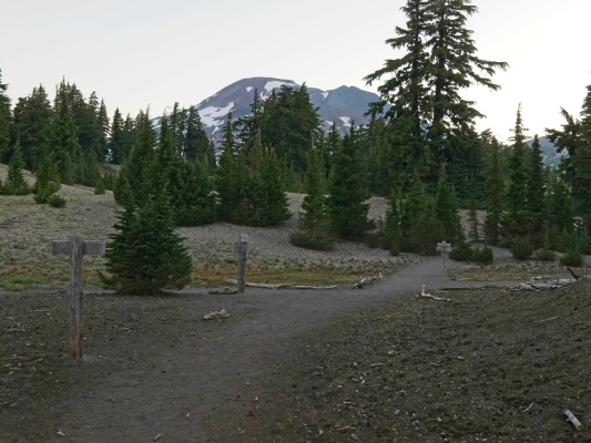 The junction of the South Sister trail and the Moraine Lake Trail south sister