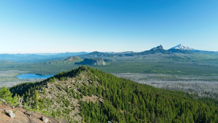 A nice view of Three Fingered Jack and Mount Jefferson mount washington north ridge