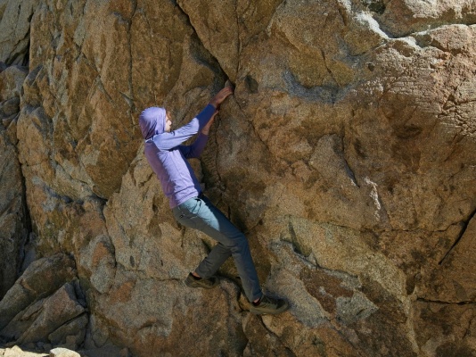 Alex works his way across a traverse bouldering problem we find near our campsite bouldering