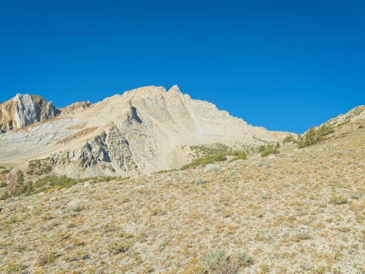 The east ridge is in view! We'll follow it from the right to left, up to the summit mount humphreys