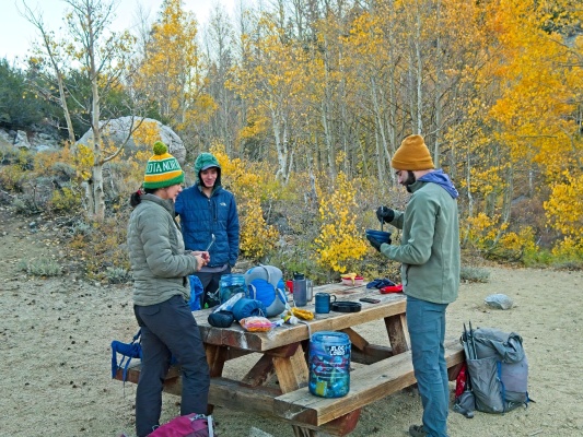 We eat breakfast at the picnic area before beginning the hike breakfast