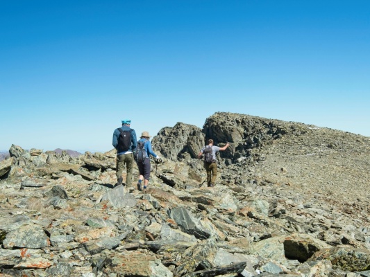 Craig, Dagmar, and Andrew stroll across the ridge toward the summit of Twin Peaks twin peaks ridge