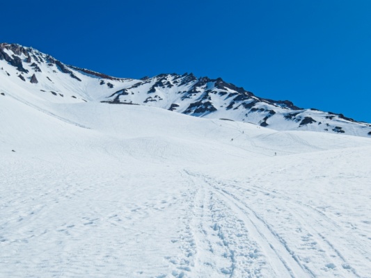 Numerous boot and skin tracks lead up toward Helen Lake mount shasta avalanche gulch