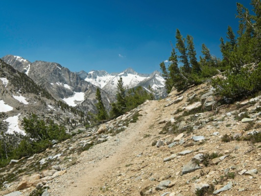 I take the high trail toward Charlotte Lake kearsarge pass trail