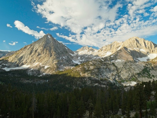 I get a great view of East Vidette and Vidette Canyon before dropping down to Vidette Meadow vidette canyon