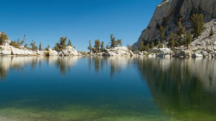 Still water on Lone Pine Lake lone pine lake