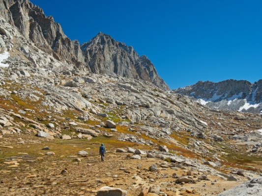 Some easy walking on the way to Thunderbolt Col dusy basin