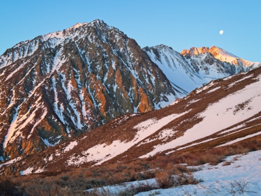 Alpenglow on the ridges of Mount Tinemaha and, further back, Split Mountain mount tinemaha