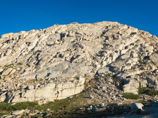 My first obstacle looks really fun: scramble up the rocks to reach the sand diamond mesa