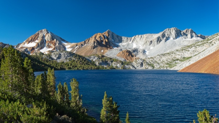 Lake Dorothy and the colorful mixture of the metasedimentary rock and the granite batholith lake dorothy