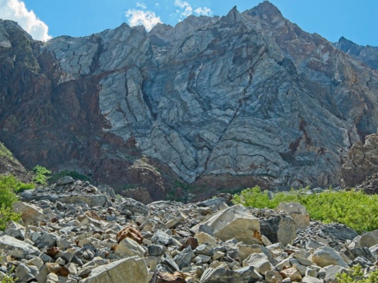 Swirls of colorful rock above the trail metasedimentary swirls