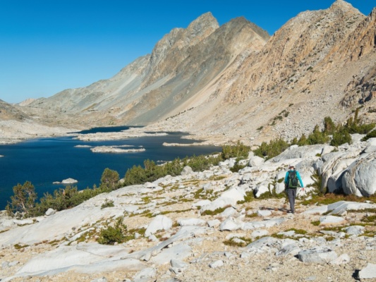 We choose the most direct line possible to Mount McGee, slowly descending to the north shore of Davis Lake davis lake