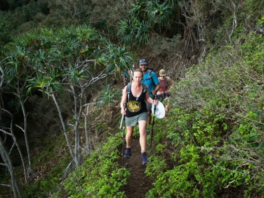 Diane, CK, and Erica, with the rest of the crew behind them kalalau trail