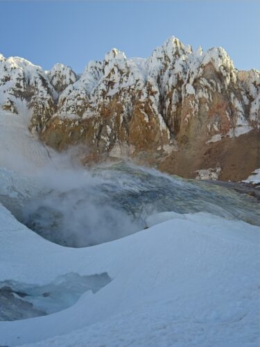 The Devil's Kitchen spews sulfuric gas mount hood