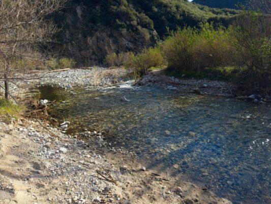 The Arroyo Seco is wide enough that we're now forced to wade gabrielino trail
